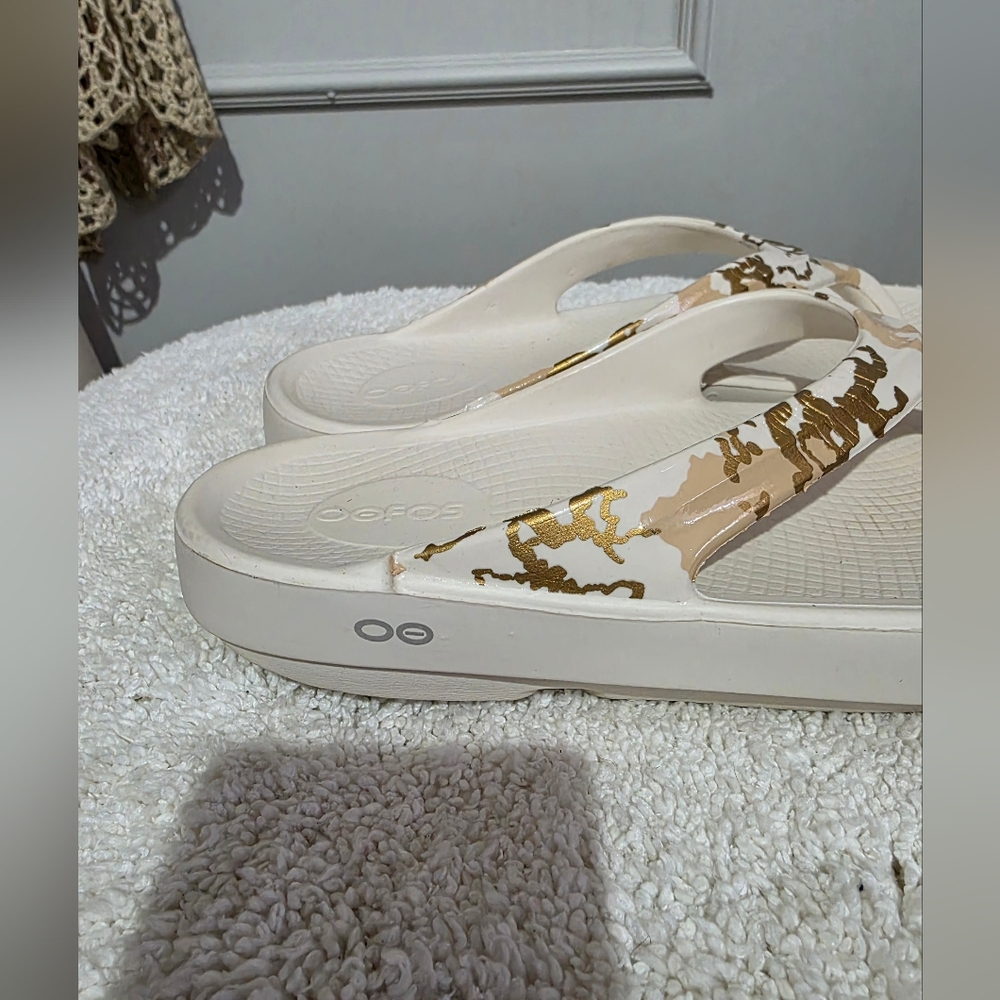 Oofos  11.Oolala Camo Limited Edition Flip Flops - Picture 5 of 8